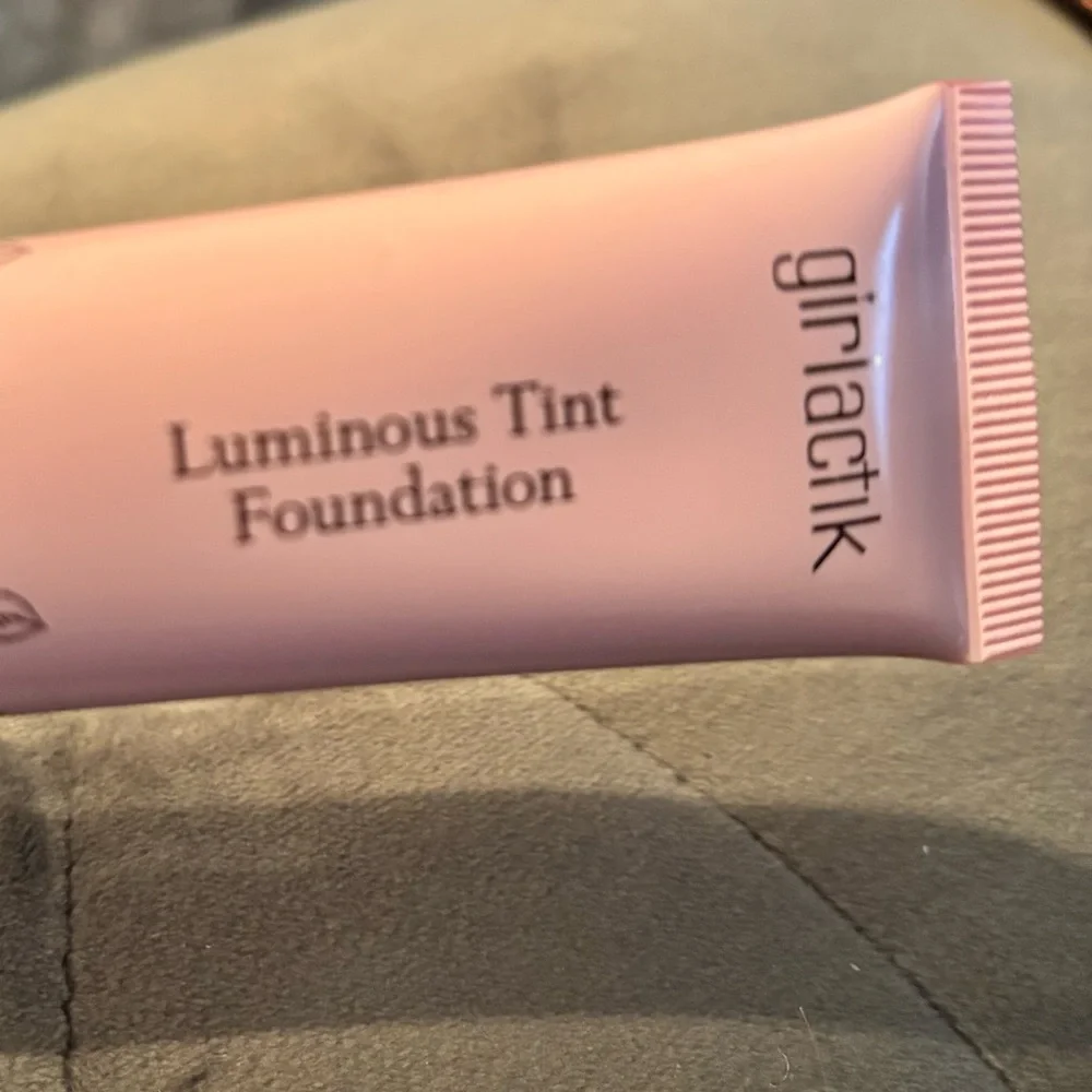 Girlactik 2-in-1 Luminous Tint Foundation in ‘F3 Neutral’